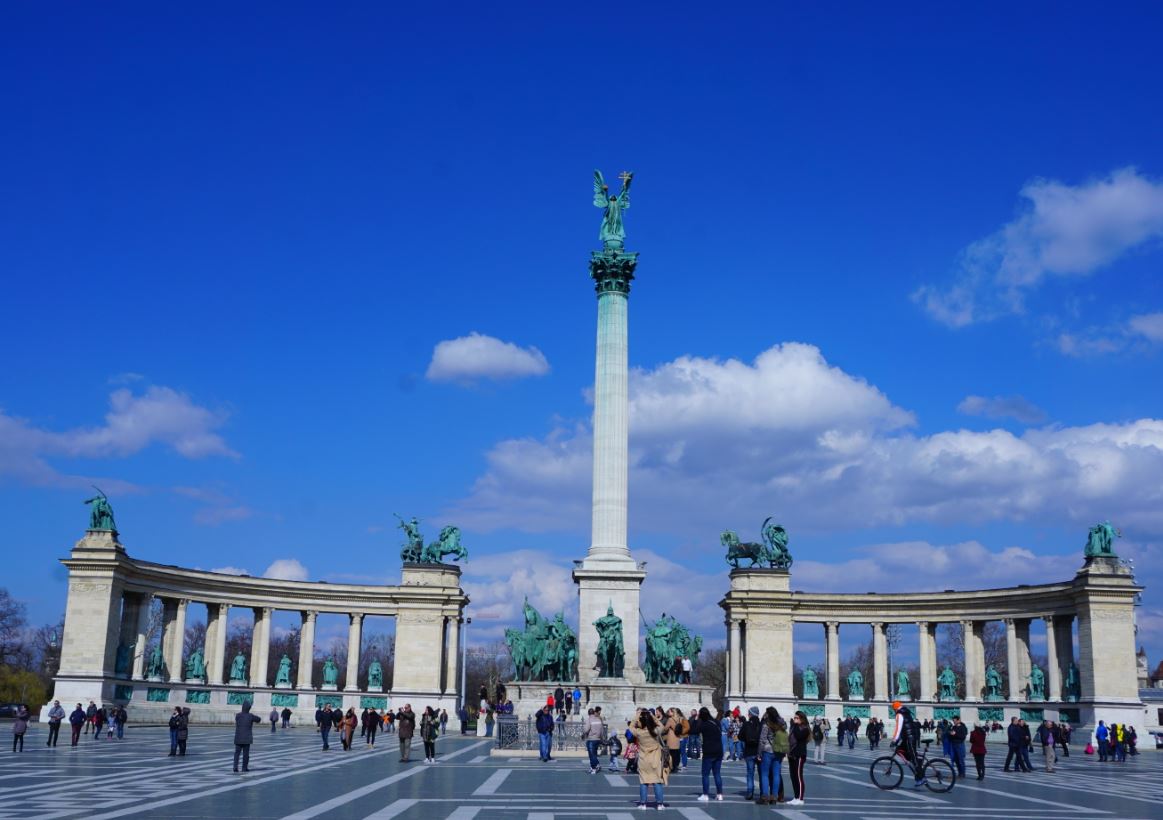 Heroes’ Square