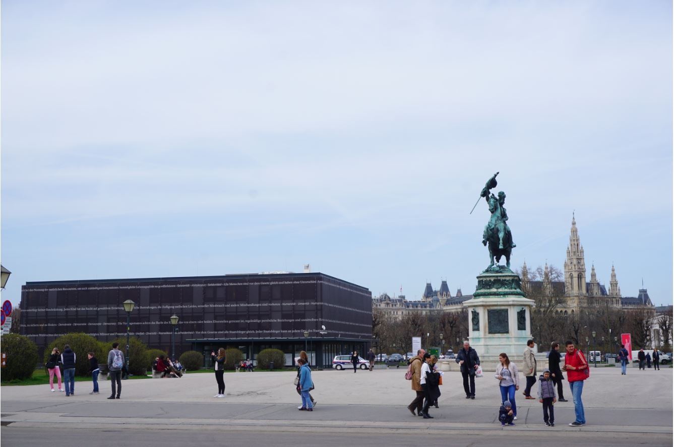 Hero’s Square