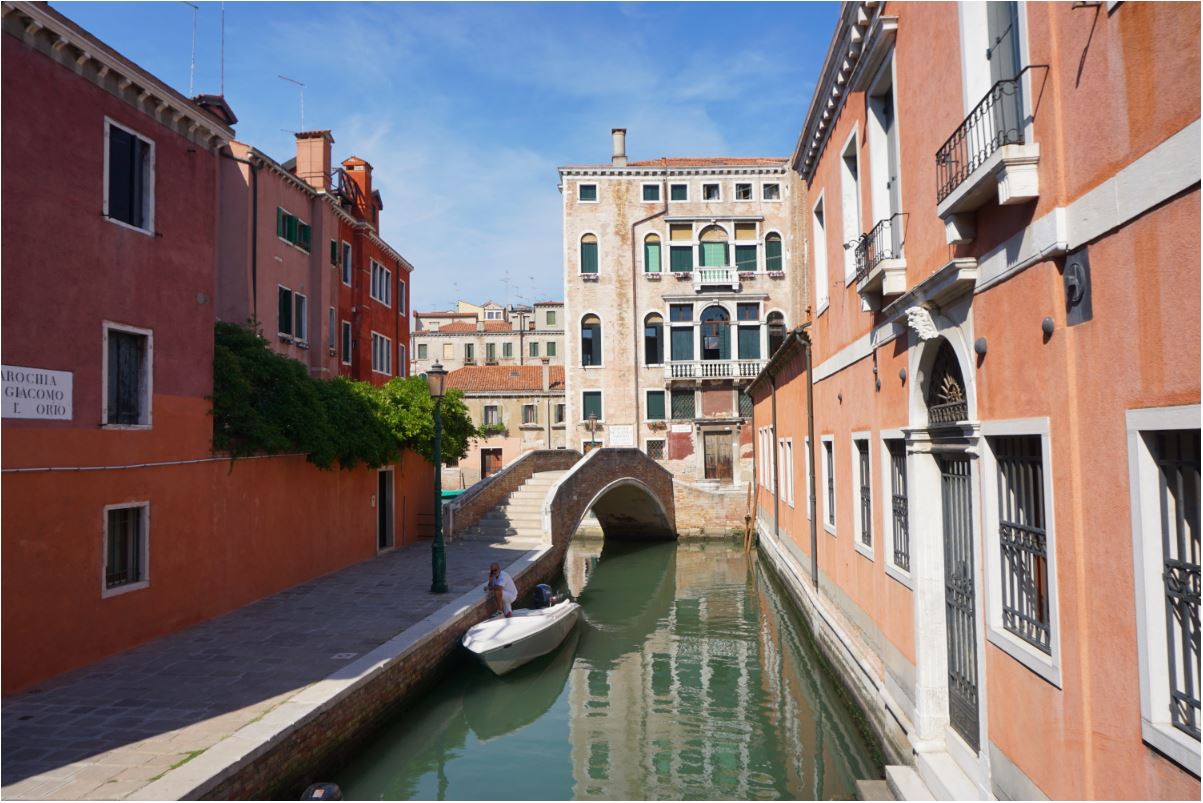 The atmosphere you&rsquo;ll experience while walking in Venice