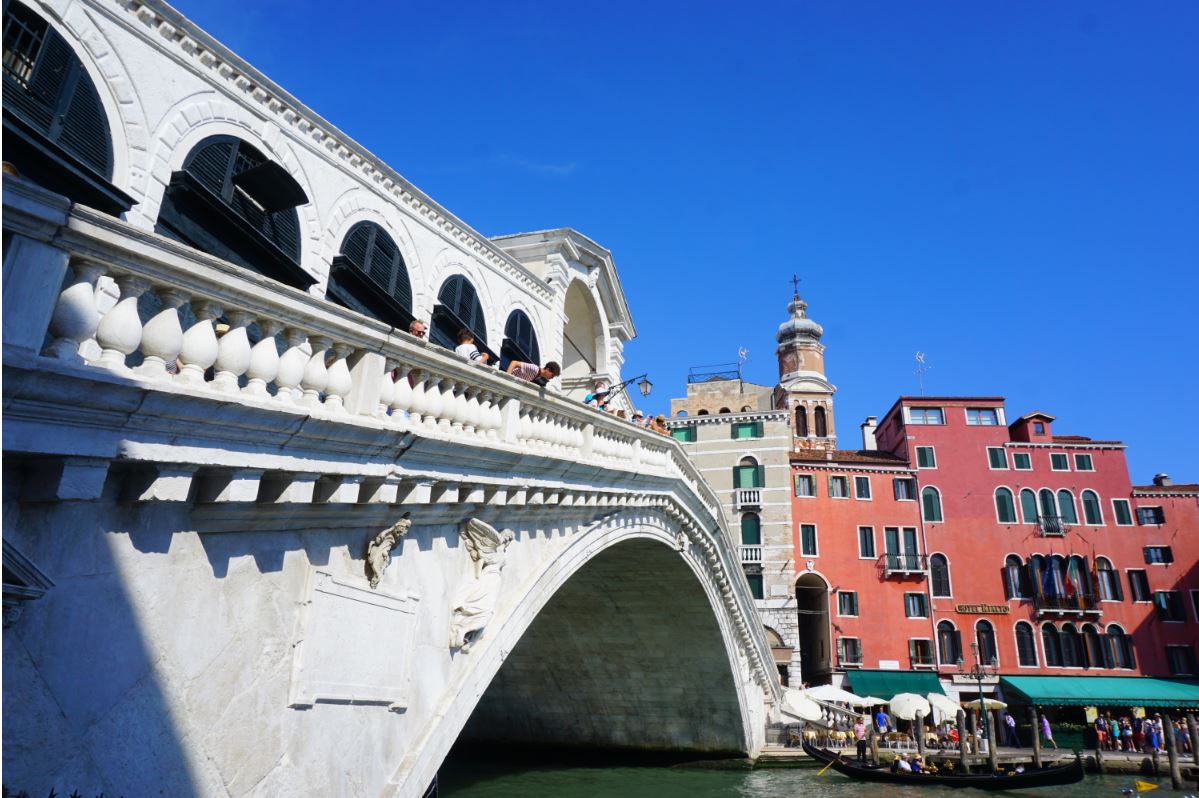 Rialto Bridge helping people cross the Grand Canal