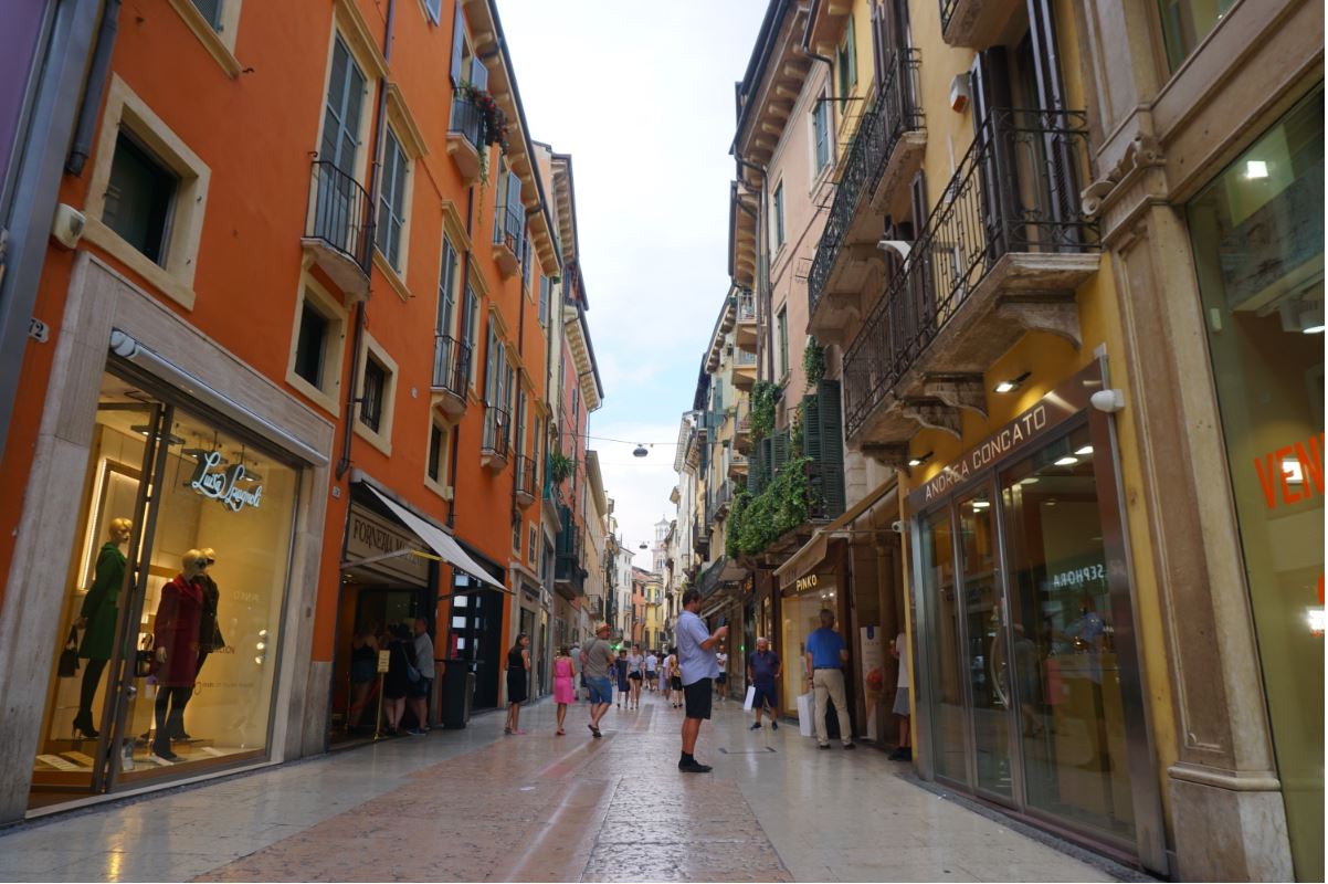 Shopping area in the Città Antica district