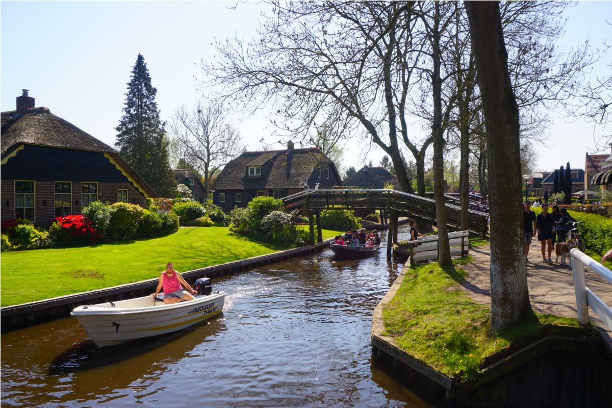 Exploring Giethoorn: The Dutch Water Village